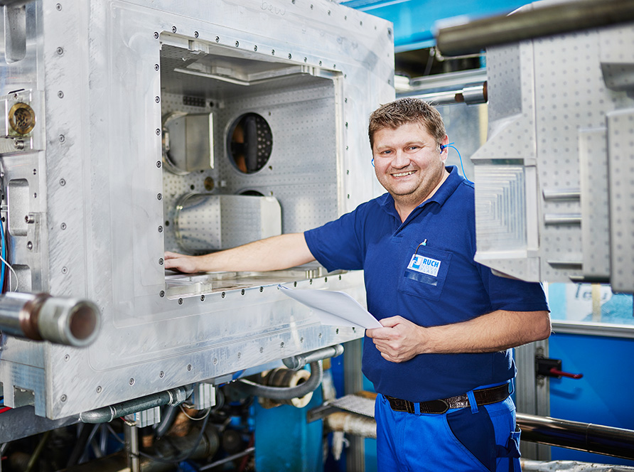 Technischer Spezialist am H.E.T.-Schäumwerkzeug | News | RUCH NOVAPLAST GmbH in Oberkirch
