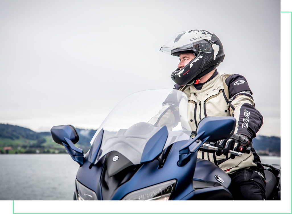 Motorcycle helmet with crash elements made of particle foams | Head protection | RUCH NOVAPLAST GmbH in Oberkirch Motorcycle helmet with crash elements made of particle foams | Head protection | RUCH NOVAPLAST GmbH in Oberkirch